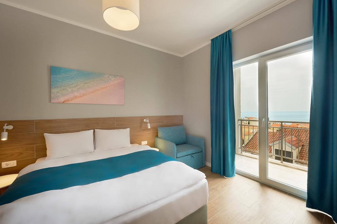 Garni Hotel Larimar Budva Exteriör bild
