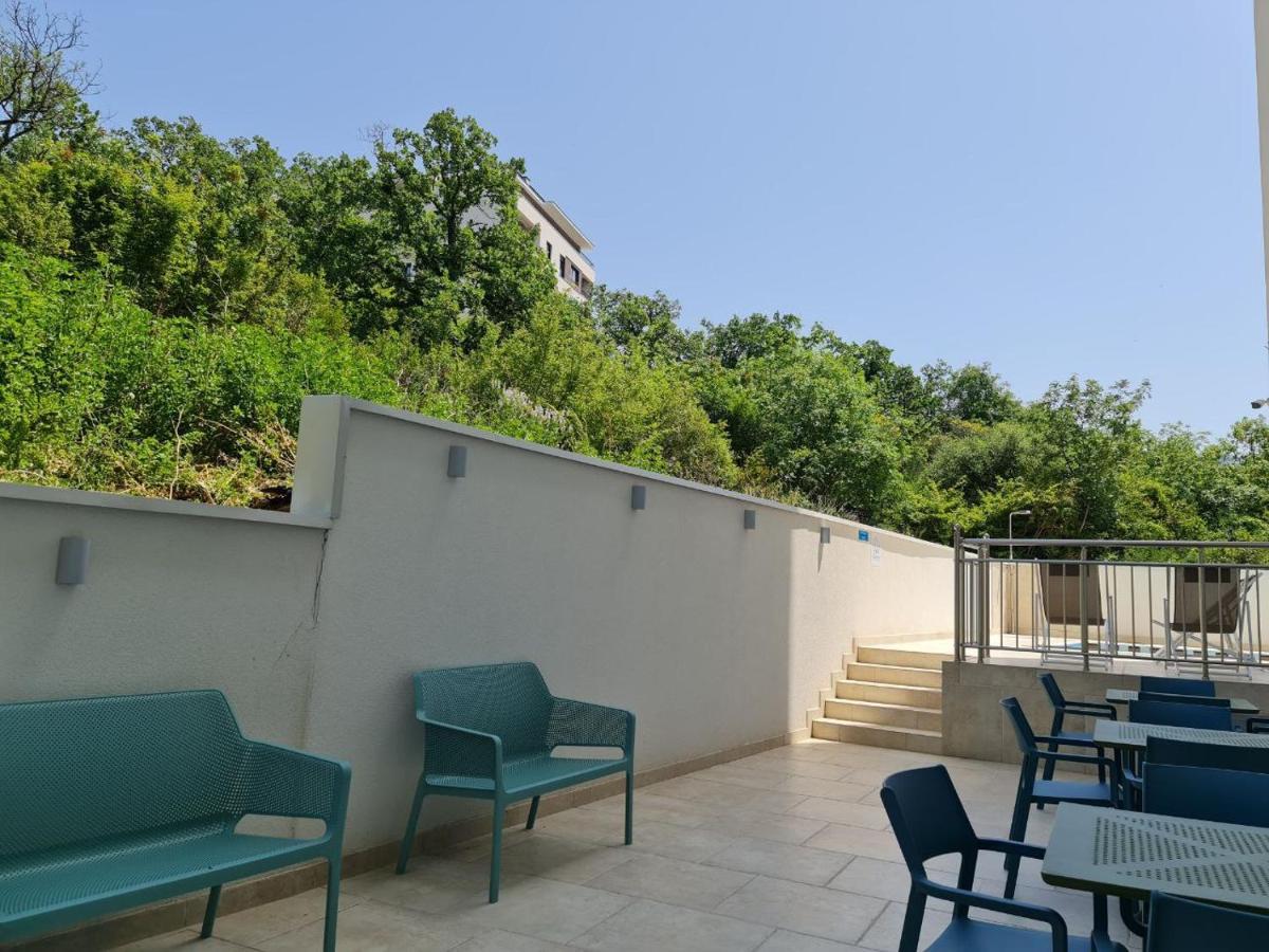 Garni Hotel Larimar Budva Exteriör bild